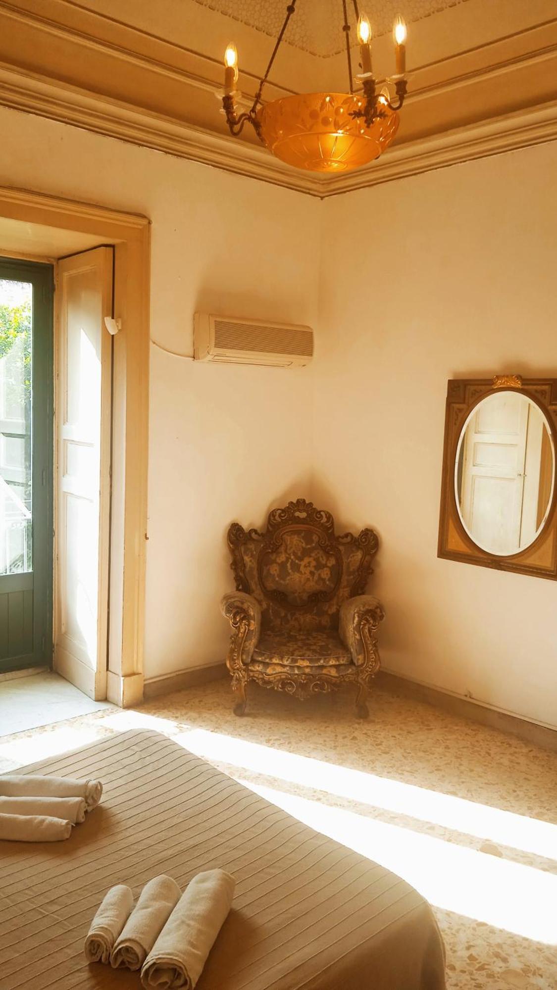 Bed and Breakfast Bed And Books Aeroporto di Catania Fontana Rossa Esterno foto