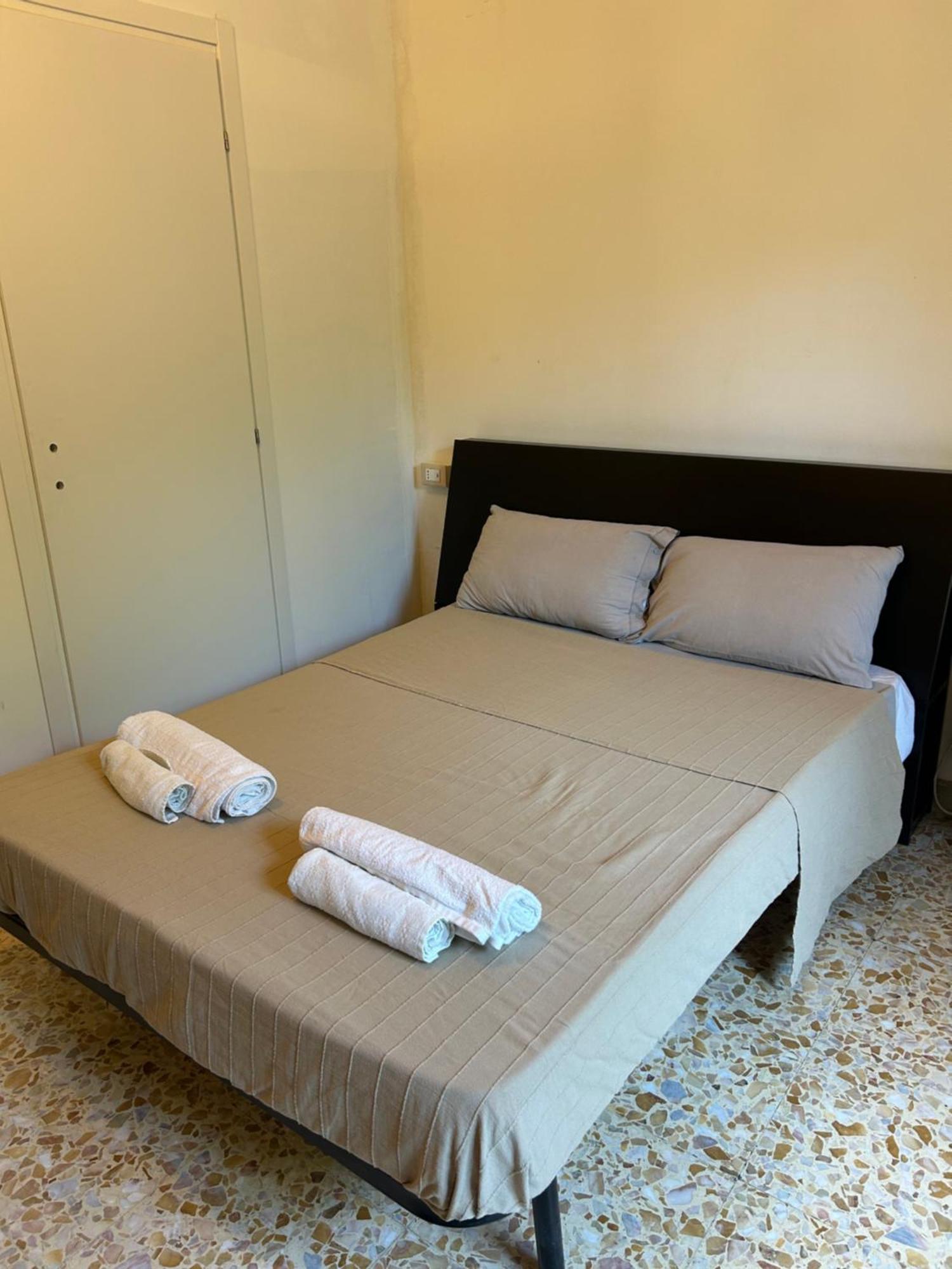 Bed and Breakfast Bed And Books Aeroporto di Catania Fontana Rossa Camera foto