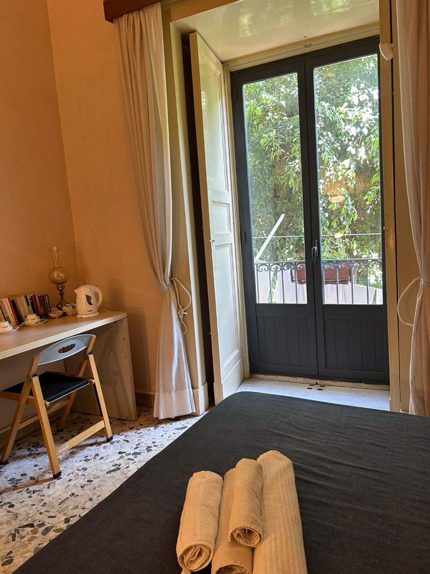 Bed and Breakfast Bed And Books Aeroporto di Catania Fontana Rossa Esterno foto