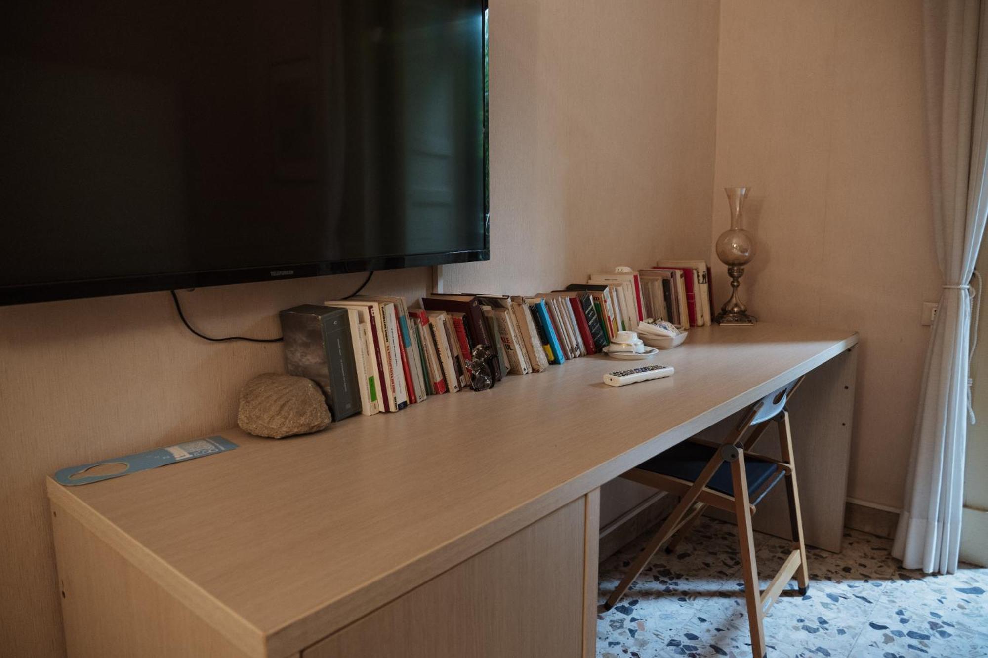 Bed and Breakfast Bed And Books Aeroporto di Catania Fontana Rossa Esterno foto